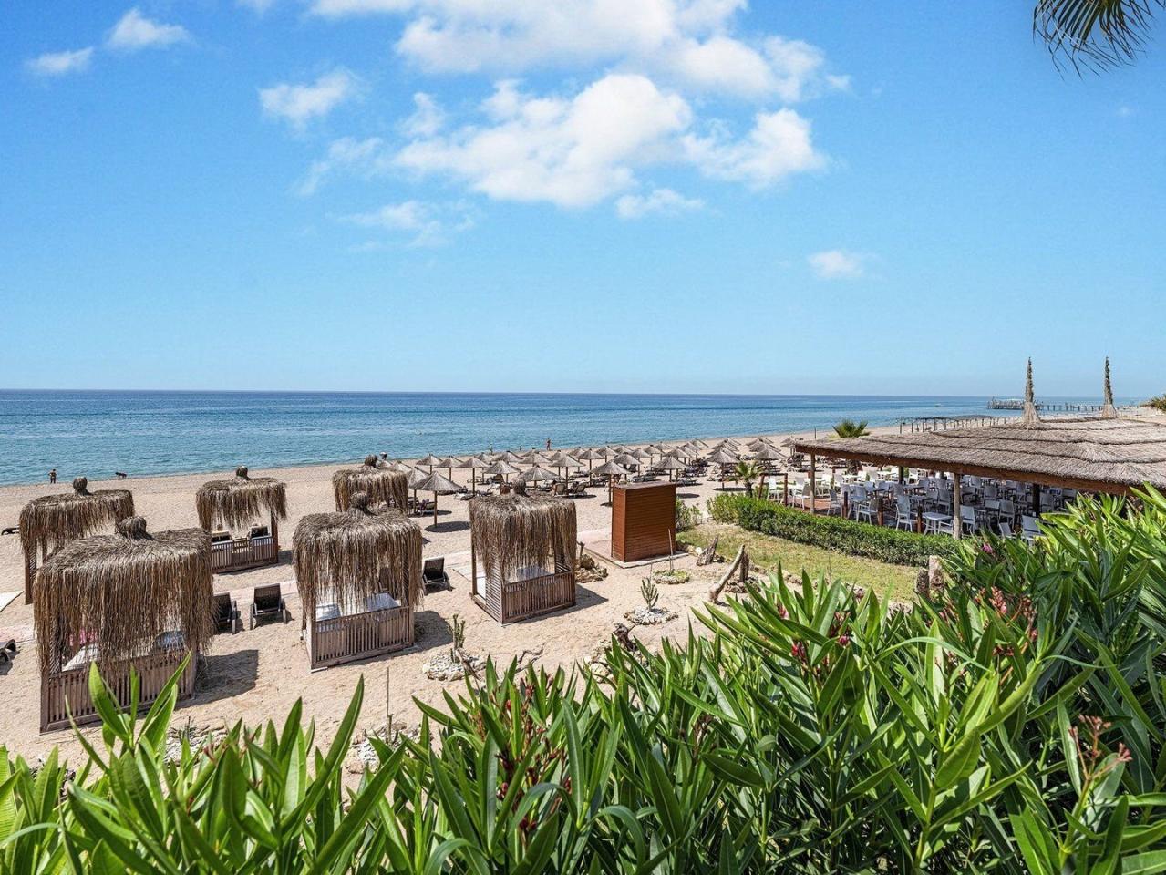 Hotel Adora Calma Beach