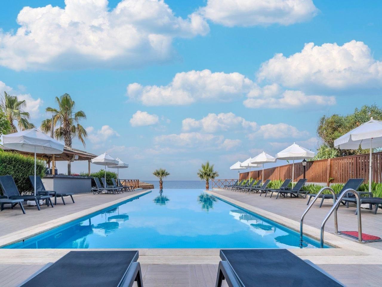 Hotel Adora Calma Beach