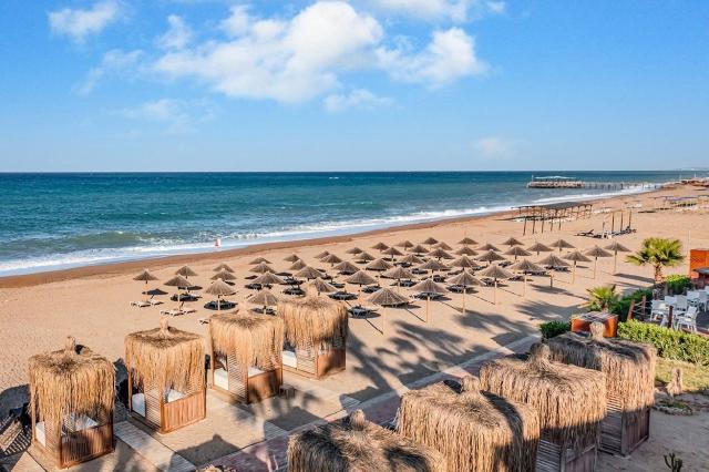 Hotel Adora Calma Beach