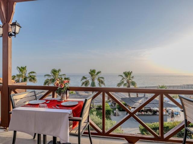Hotel Adora Calma Beach
