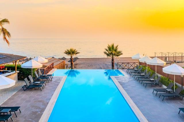 Hotel Adora Calma Beach