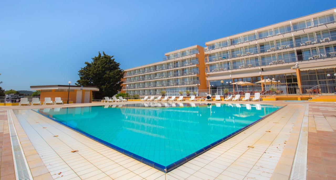 Arena Hotel Holiday