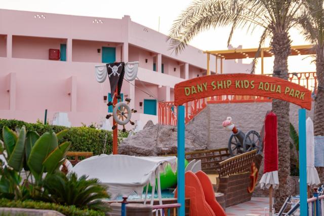 Hotel Minamark Beach Resort