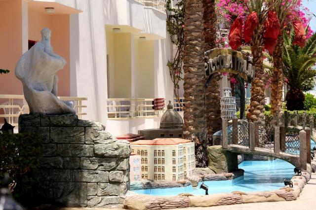 Hotel Minamark Beach Resort