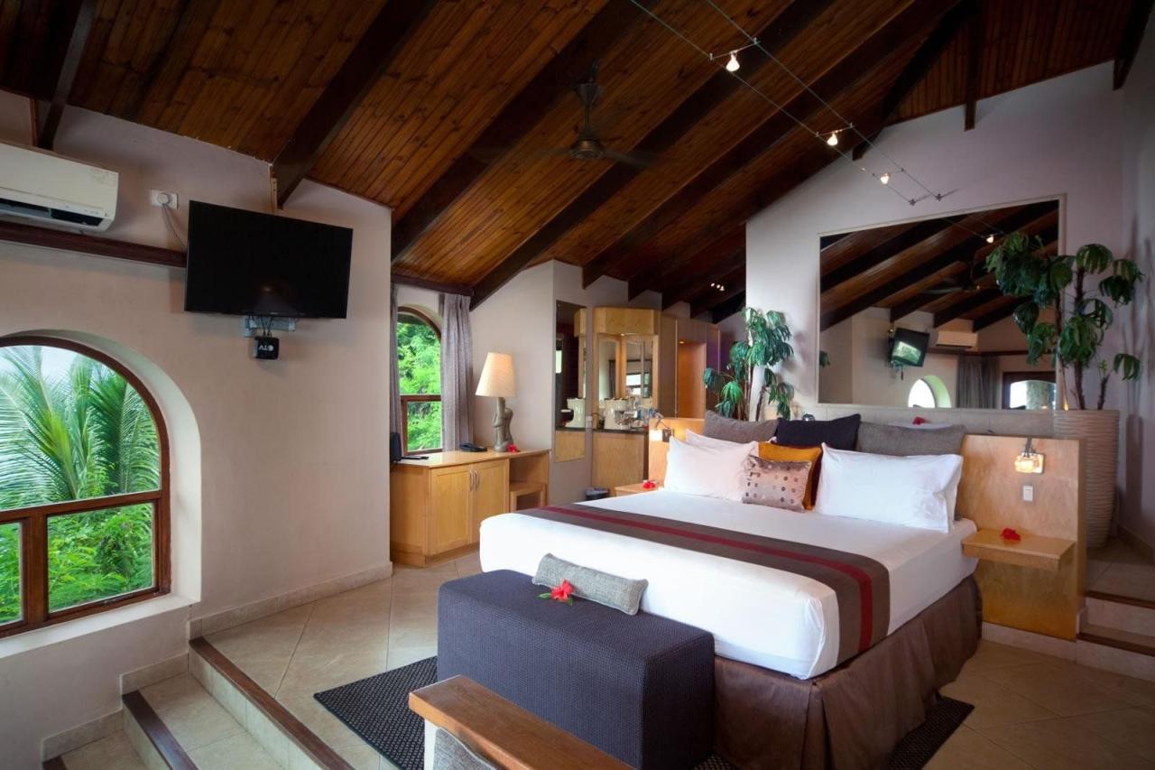 Hotel Coco De Mer & Black Parrot Suites