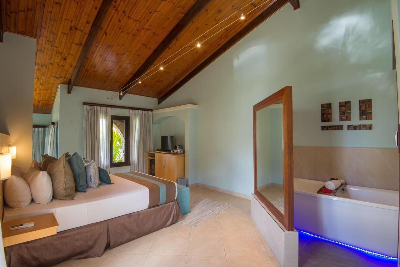 Hotel Coco De Mer & Black Parrot Suites