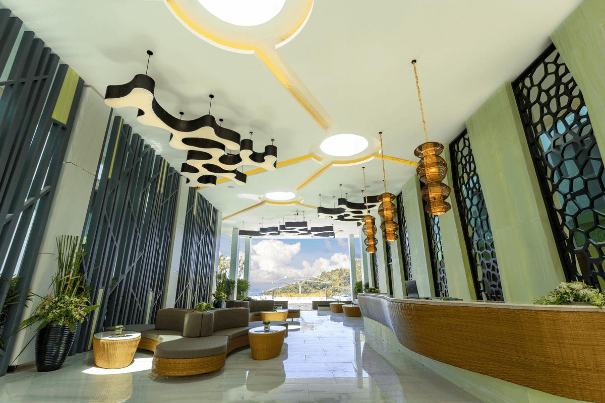 Hotel Crest Resort & Pool Villas Phuket