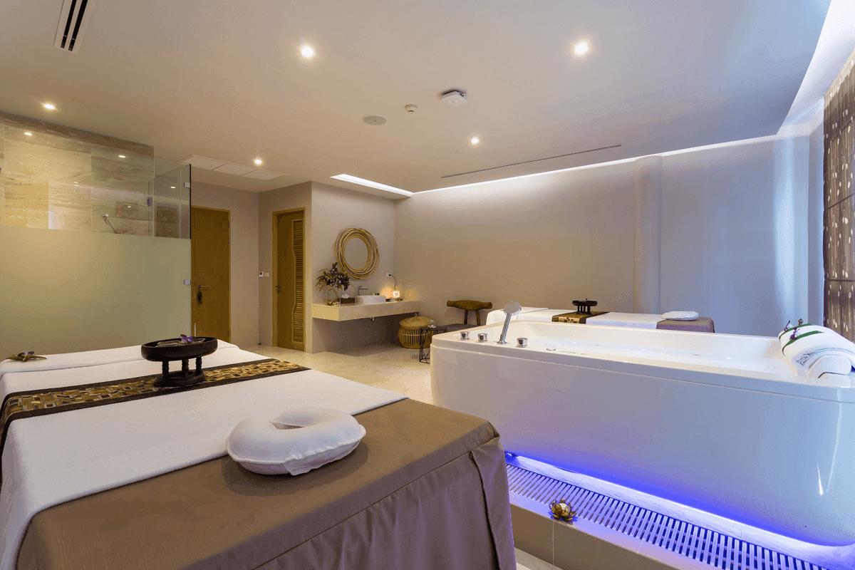 Hotel Crest Resort & Pool Villas Phuket