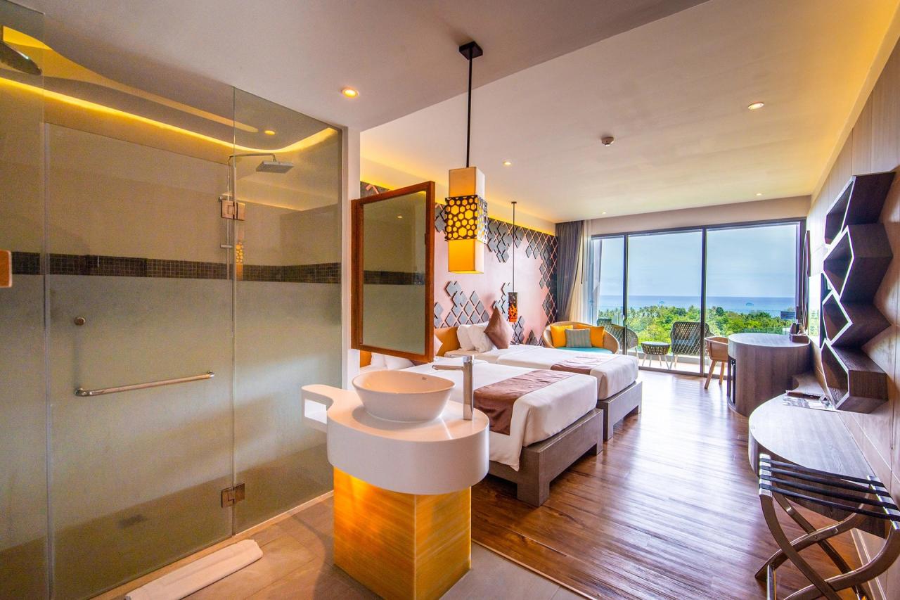 Hotel Crest Resort & Pool Villas Phuket