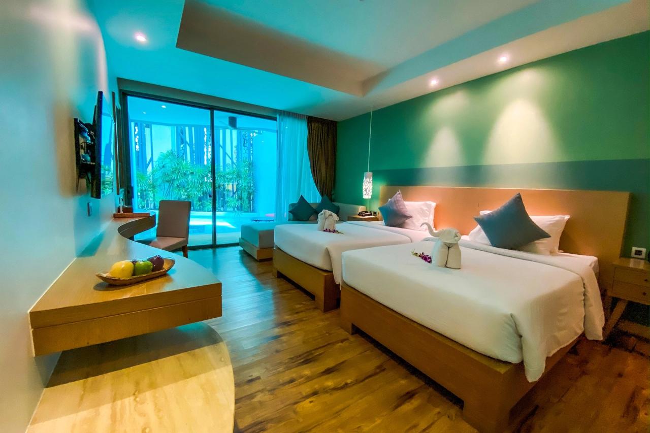 Hotel Crest Resort & Pool Villas Phuket