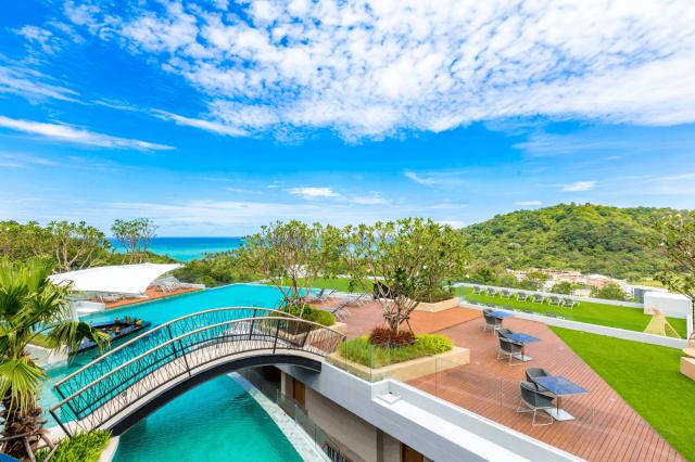 Hotel Crest Resort & Pool Villas Phuket