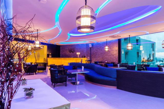 Hotel Crest Resort & Pool Villas Phuket
