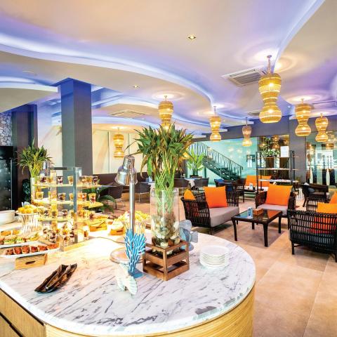 Hotel Crest Resort & Pool Villas Phuket