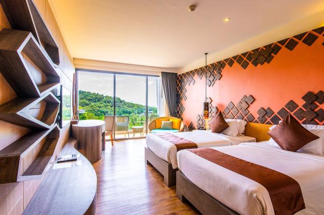 Hotel Crest Resort & Pool Villas Phuket