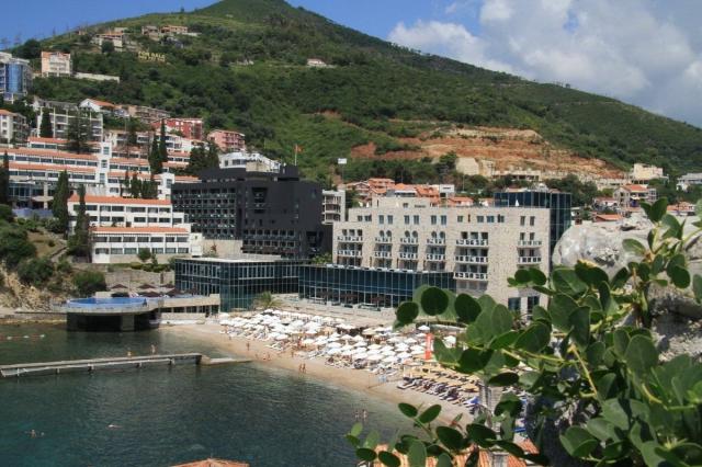 Avala Resort & Villas Hotel