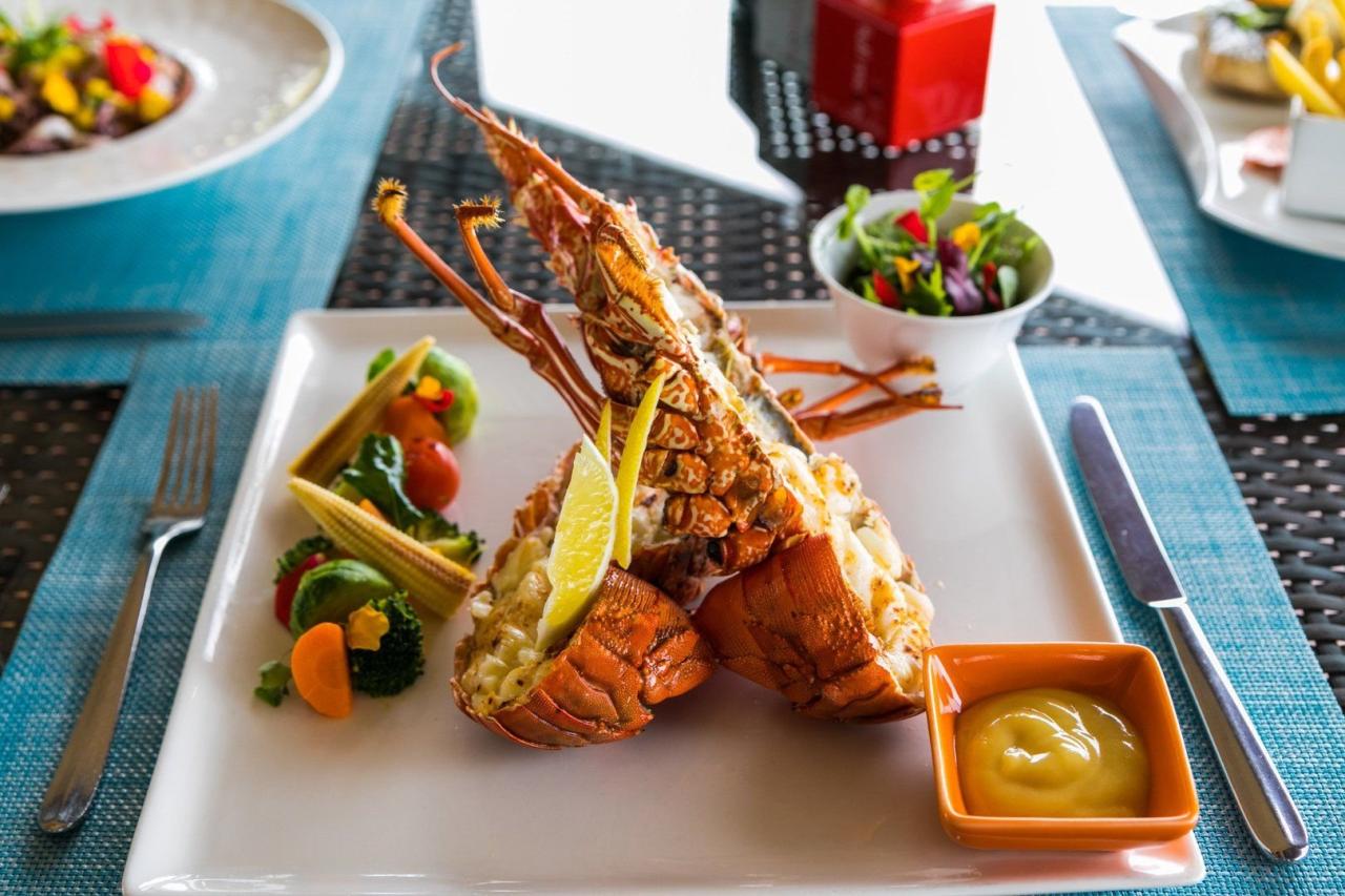 Lily Beach Resort & Spa at Huvahendhoo