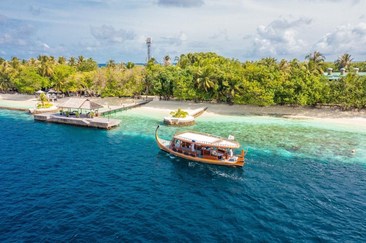 Lily Beach Resort & Spa at Huvahendhoo