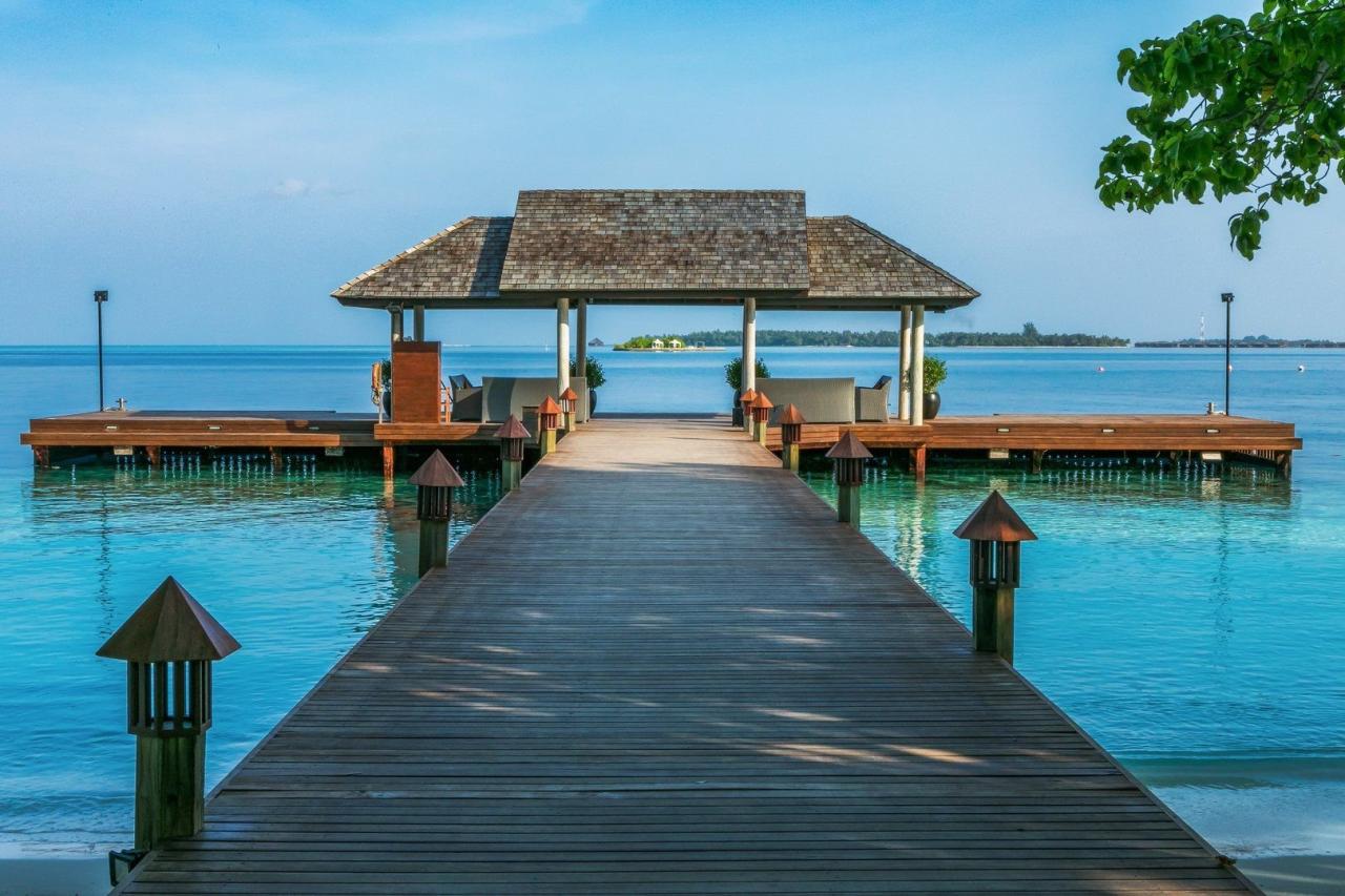 Lily Beach Resort & Spa at Huvahendhoo