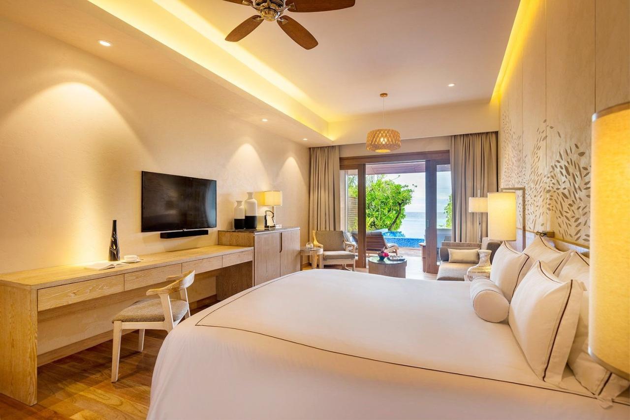 Lily Beach Resort & Spa at Huvahendhoo