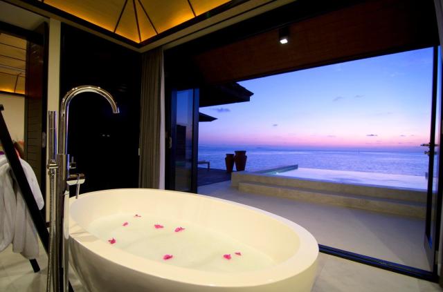 Lily Beach Resort & Spa at Huvahendhoo