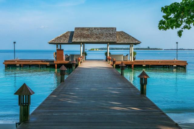 Lily Beach Resort & Spa at Huvahendhoo