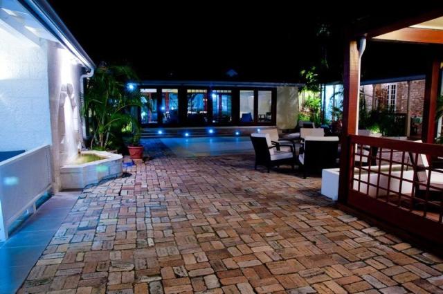 Island Inn Hotel