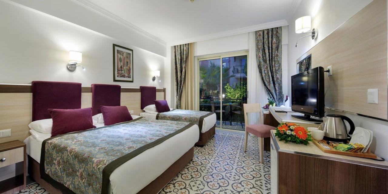 Hotel Crystal Aura Beach Resort & Spa