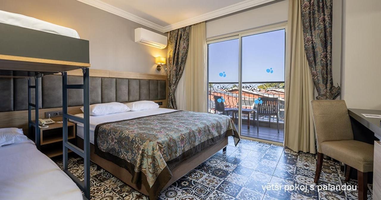 Hotel Crystal Aura Beach Resort & Spa