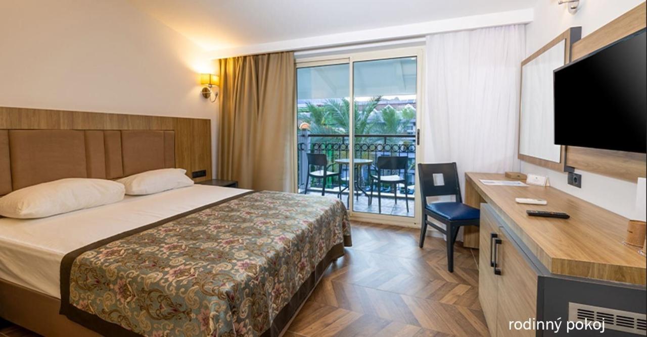 Hotel Crystal Aura Beach Resort & Spa