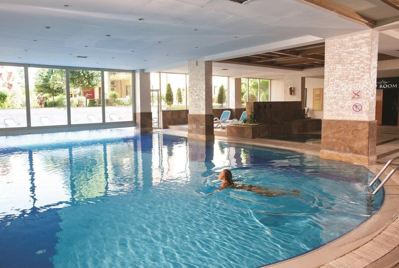 Hotel Crystal Aura Beach Resort & Spa