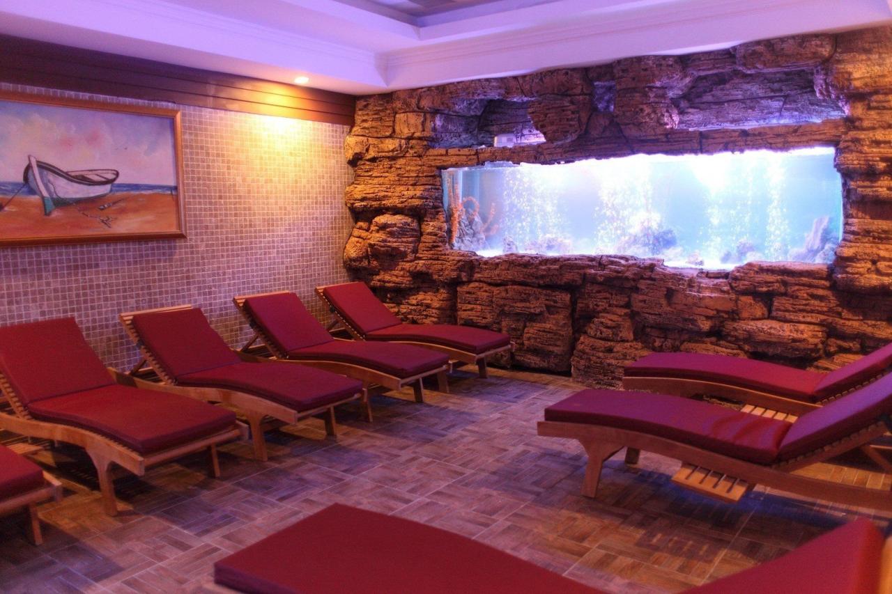 Hotel Crystal Aura Beach Resort & Spa