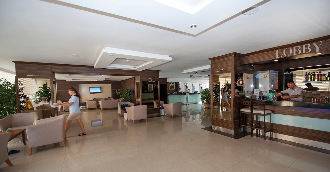 Hotel Crystal Aura Beach Resort & Spa