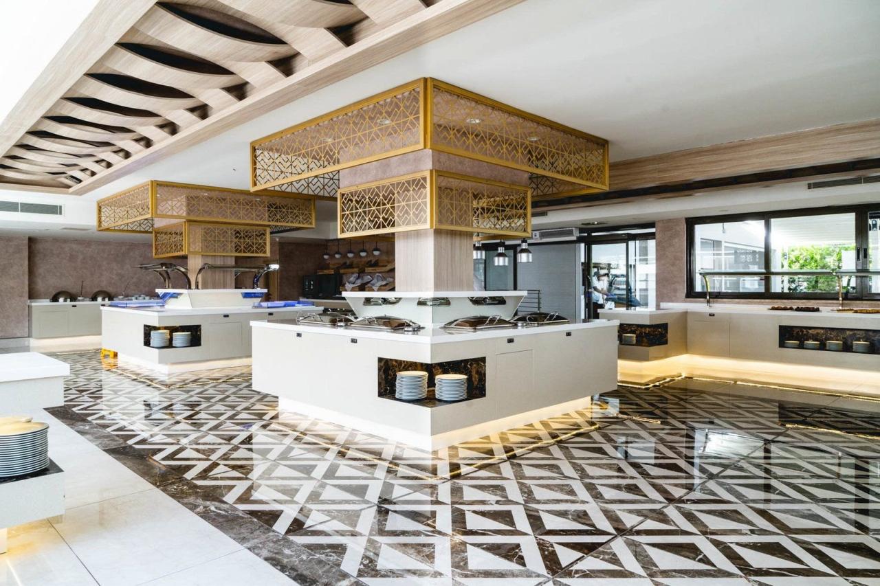 Hotel Emre Beach
