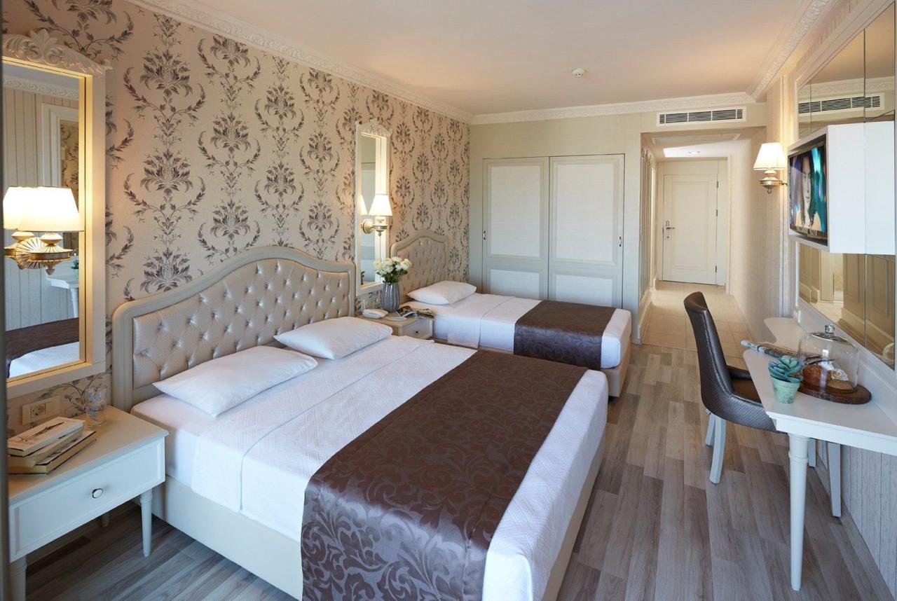 Hotel Emre Beach
