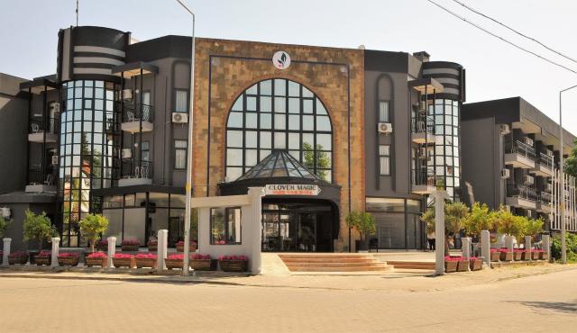Hotel Clover Magic Park