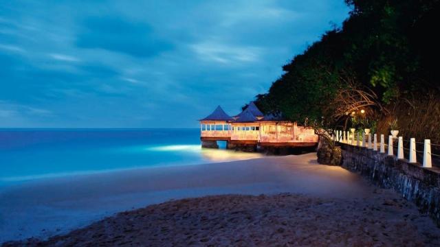Hotel Couples Tower Isle