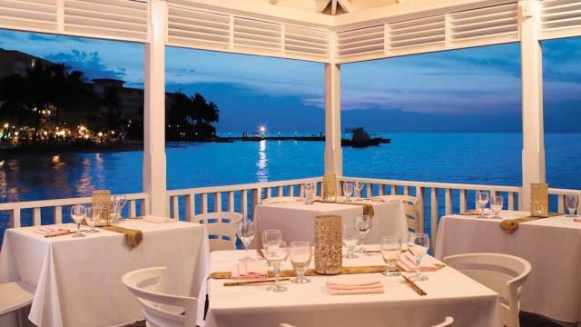 Hotel Couples Tower Isle