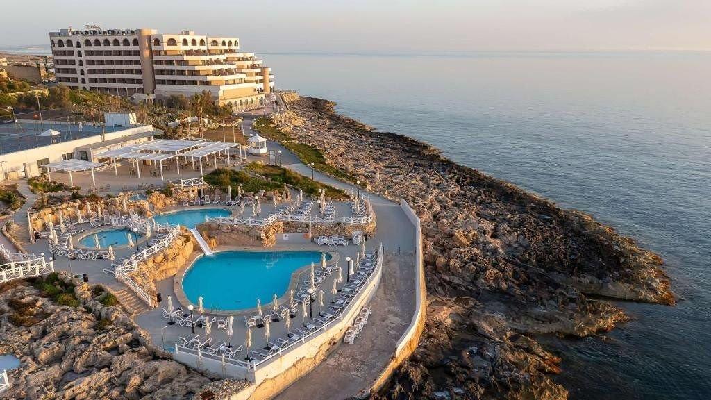 Hotel Radisson Blu St. Julian's Resort