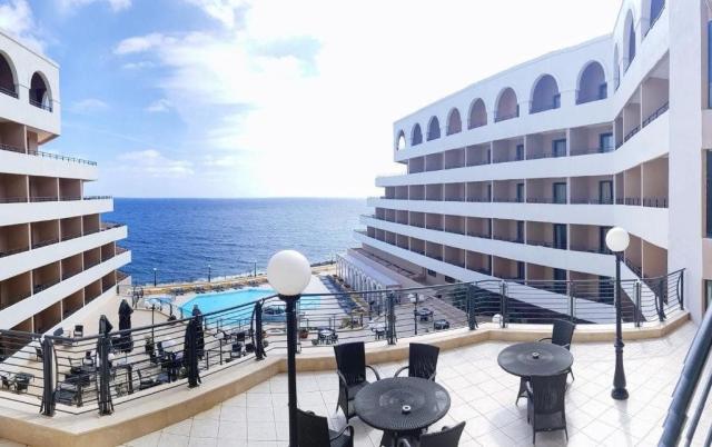Hotel Radisson Blu St. Julian's Resort