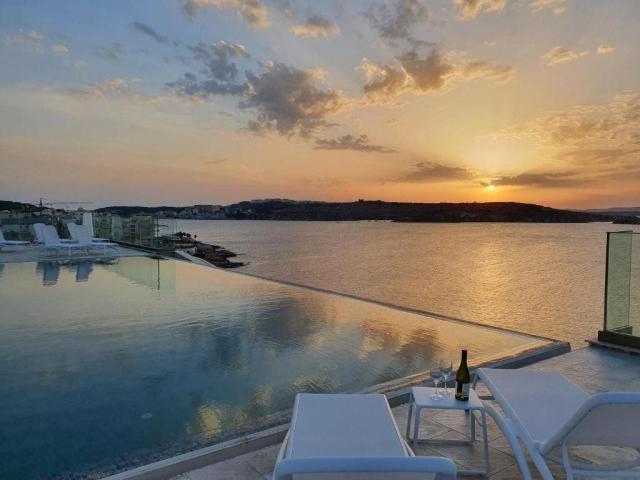 SeaView Hotel
