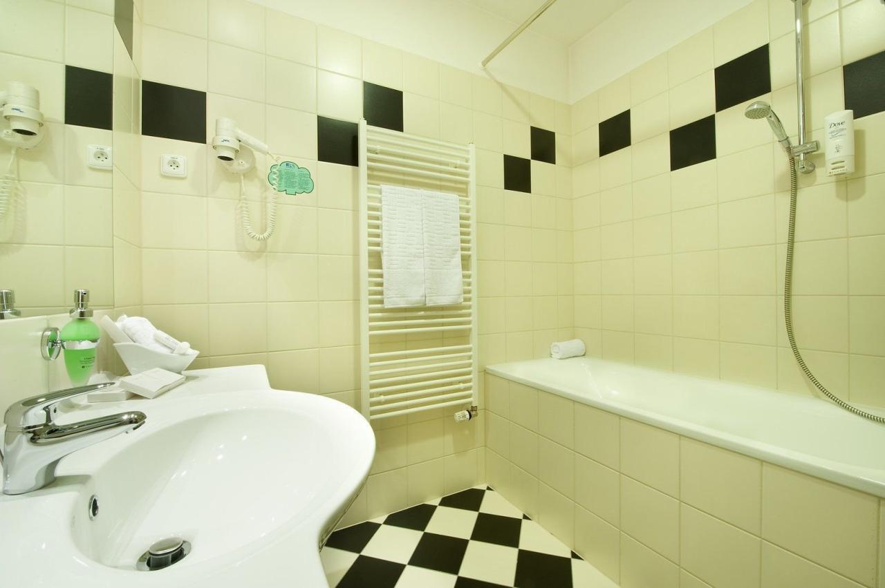 Ramada Airport Hotel Prague