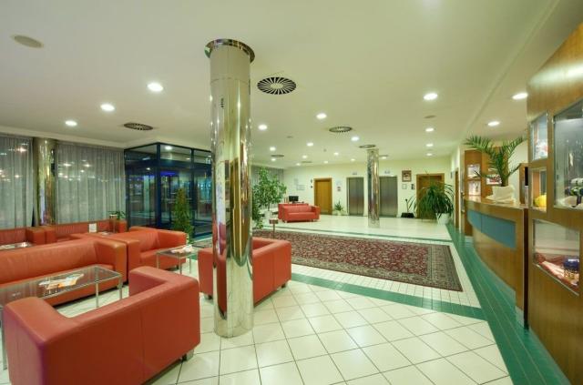 Ramada Airport Hotel Prague