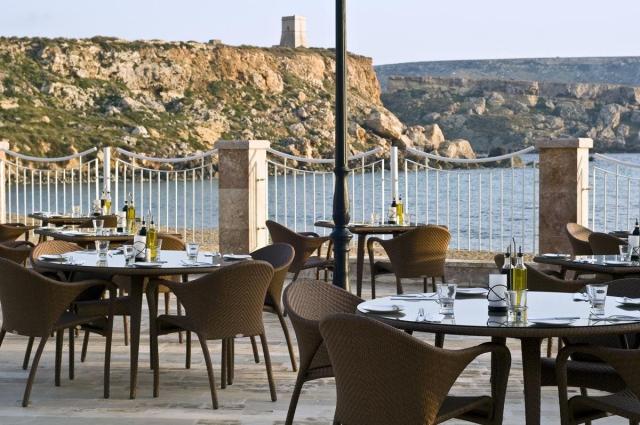 Radisson Blu Golden Sands Resort