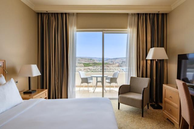 Radisson Blu Golden Sands Resort