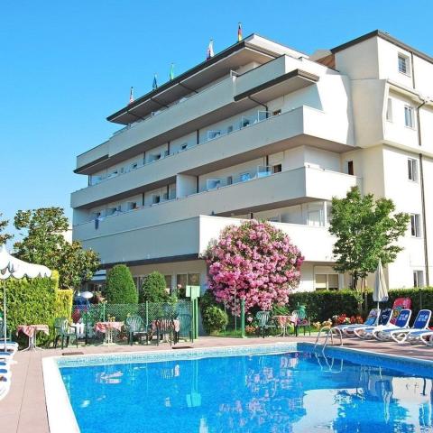 Hotel Old River