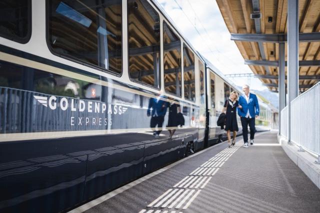 Panoramatickým Goldenpass Expresem k Ženevskému jezeru