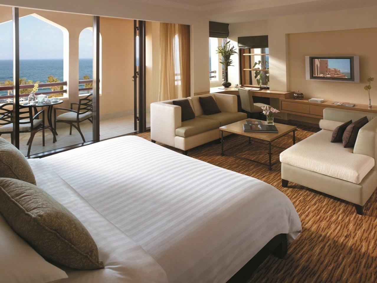Hotel Shangri-La Al Bandar