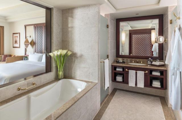 Hotel Shangri-La Al Husn