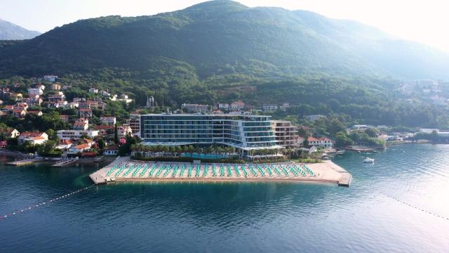 Carine Kumbor Beach Hotel