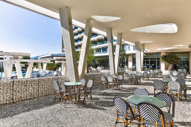 Carine Kumbor Beach Hotel